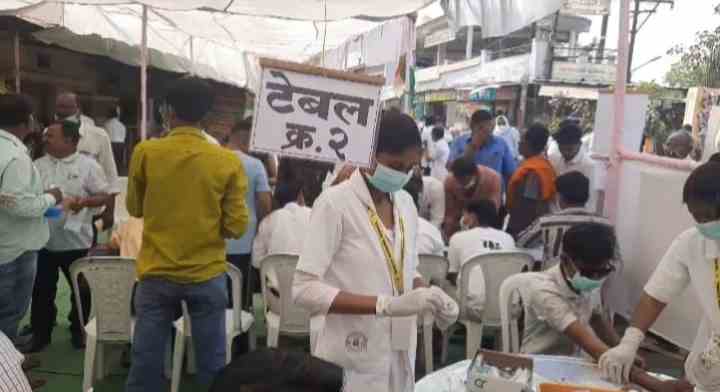 टाळ-मृदंगानंतर ‘स्व-रक्त पत्र’ आंदोलन; सिंदीकरांची सरकारला भावनिक साद